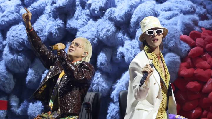 Ca7riel & Paco Amoroso bromean con derretir los cinco Latin Grammy que han ganado: "Nos vamos a hacer una cadena"