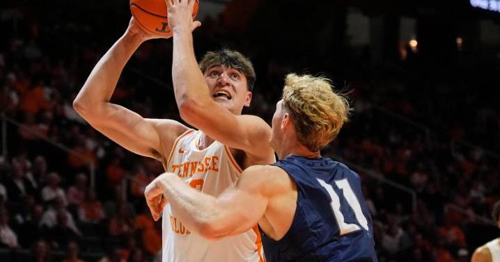 Estrella's 23 points, 10 boards leads No. 20 Tennessee over North Florida 99