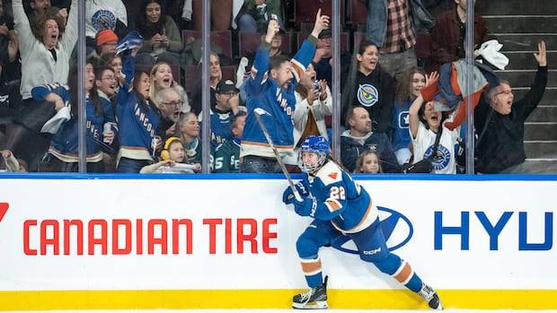 Vancouver Goldeneyes beat Seattle Torrent in OT as PWHL expansion teams make debut