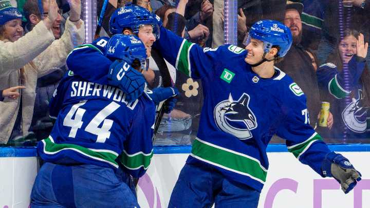 Boeser breaks tie in 3rd period, Canucks defeat Blue Jackets
