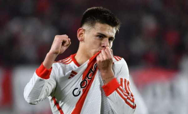 Qué chances hay de que el Diablito Echeverri llegue a River en el mercado de pases 2026