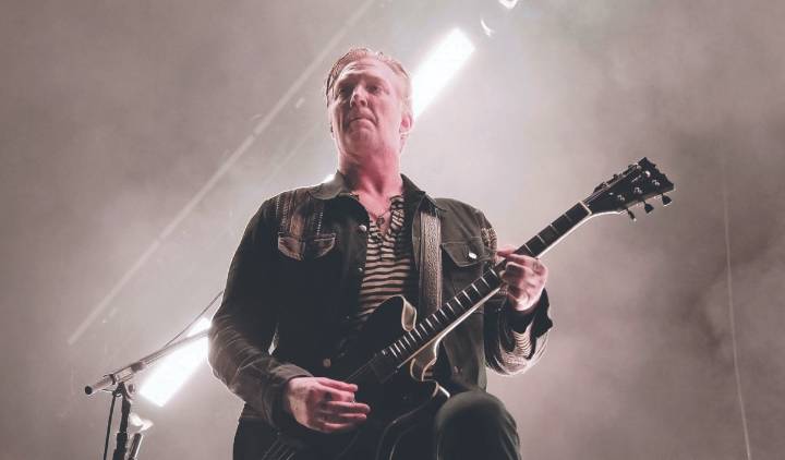 Queens of the Stone Age transforma el dolor en energía
