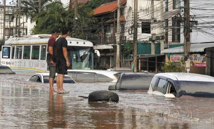 Asia: las víctimas mortales por inundaciones aumentaron a 400