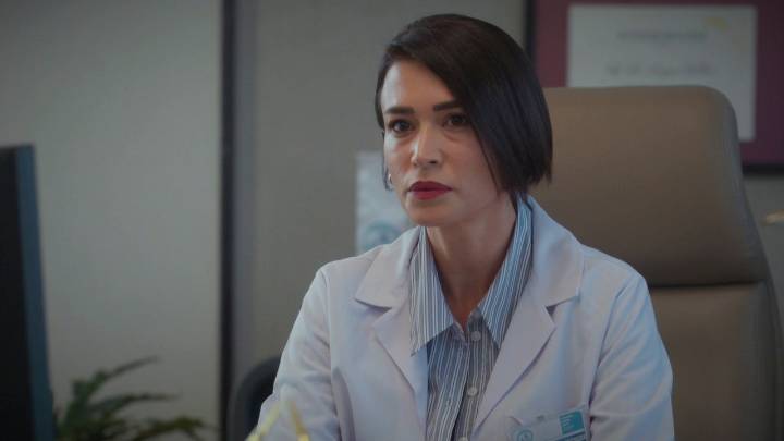 Rengin se despide como jefa médica y advierte: “El cambio no será fácil para nadie”