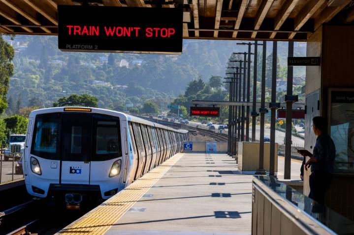 BART commute struggles continue; Red Line and Green Line closed