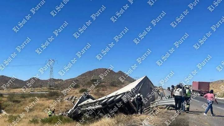 Aumenta a seis el número de presuntos migrantes fallecidos en accidente de tráiler cerca de Jiménez