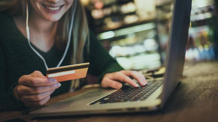 La Policía Nacional avisa a los canarios sobre el `skimming´: es una de las técnicas más utilizadas por los ciberdelincuentes en épocas de descuentos