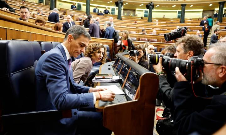 El Gobierno entra en el final del año con una derrota clave de la senda de déficit y el desgaste de la deriva de Ábalos