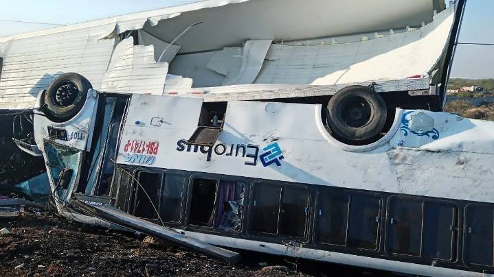 Dos personas sin vida y varios lesionados tras choque en carretera Silao