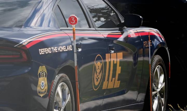 Encuesta: electores latinos desaprueban a Trump, a quien culpan por cierre del gobierno federal