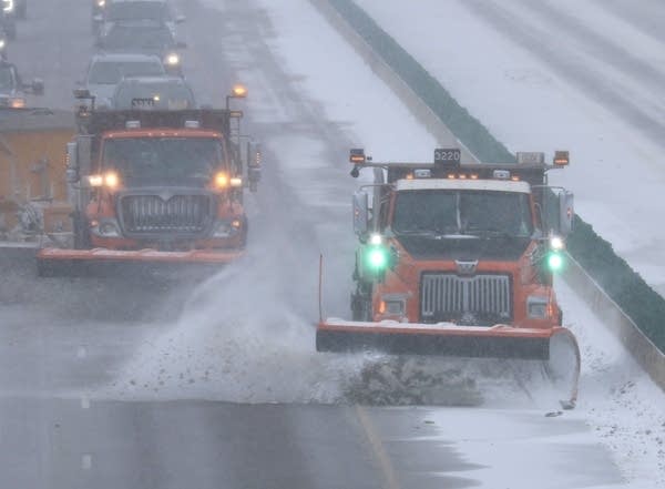 Crews restore power in Wisconsin, Iowa after storm