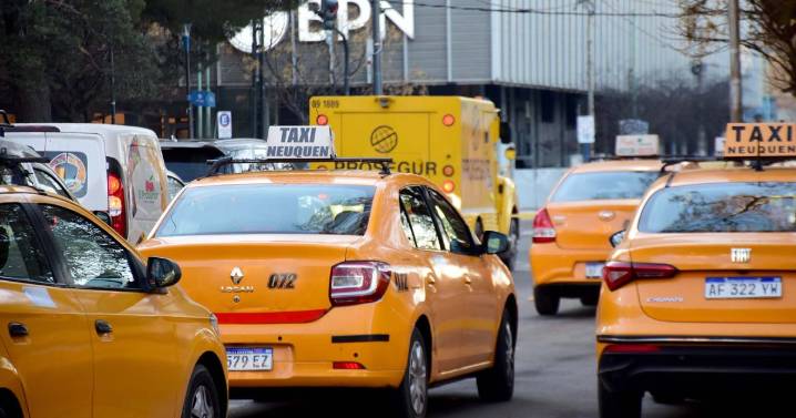 Encontraron hasta taxistas trabajando con Uber, la aplicación que no se registró en Neuquén