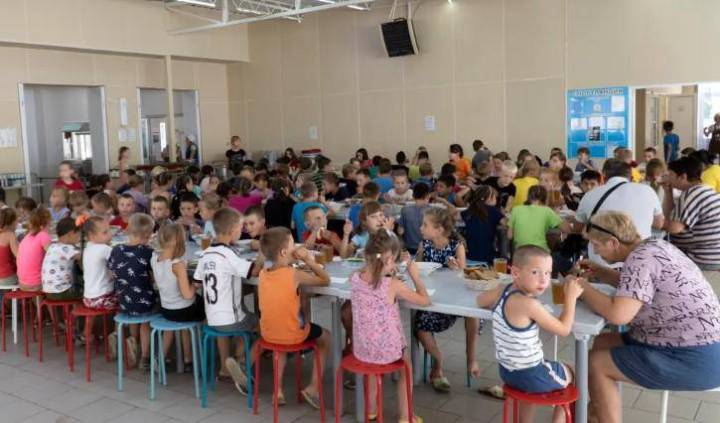 Ucrania logra identificar la ubicación de 339 niños secuestrados por Rusia