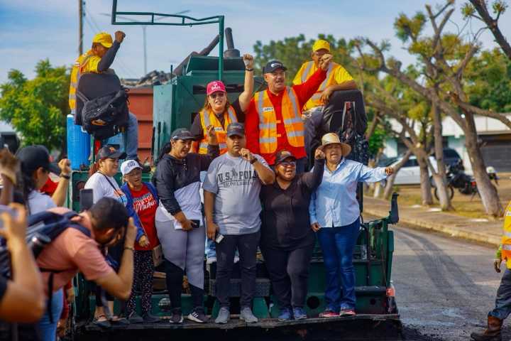 Plan Integral Soluciones para los Zulianos llega a Santa Rita para la colocación de 4.000 toneladas de asfalto