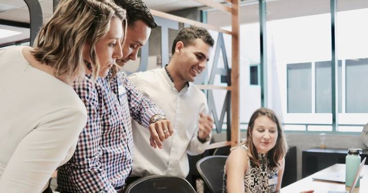 Cuando la niebla confunde, el propósito aclara: el día que tu empresa entra en modo VUCA