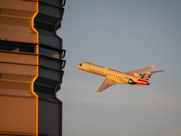 Entra en vigor la cancelación de vuelos en Estados Unidos: afecta a todas las aerolíneas y a 40 aeropuertos con 4000 viajes anulados por día