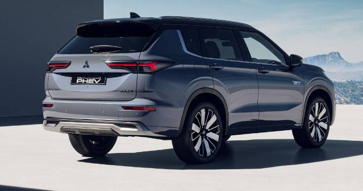 Mitsubishi Outlander PHEV with larger battery arrives in Australia early 2026