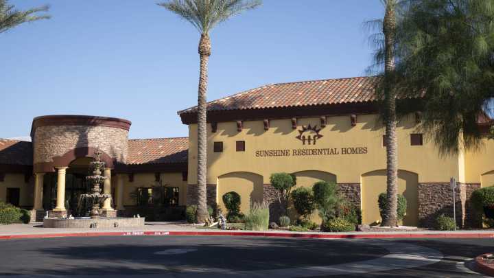 Hobbs to keep taking corporate dollars despite contractor scrutiny