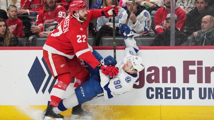 Red Wings’ blues continue with third straight loss as Lightning roll