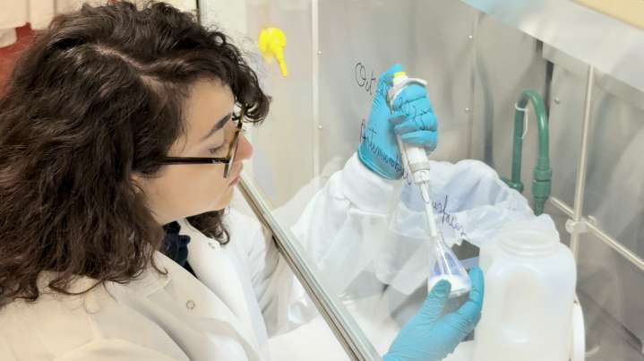 Researcher develops antimicrobial coating to combat superbugs