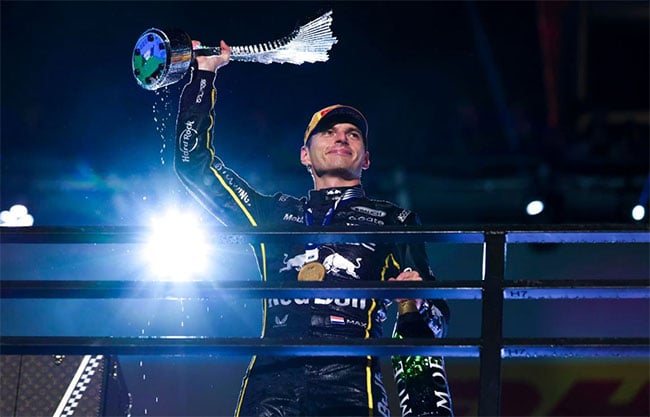 Verstappen reina en Las Vegas y aprieta el Mundial tras descalificación de los McLaren