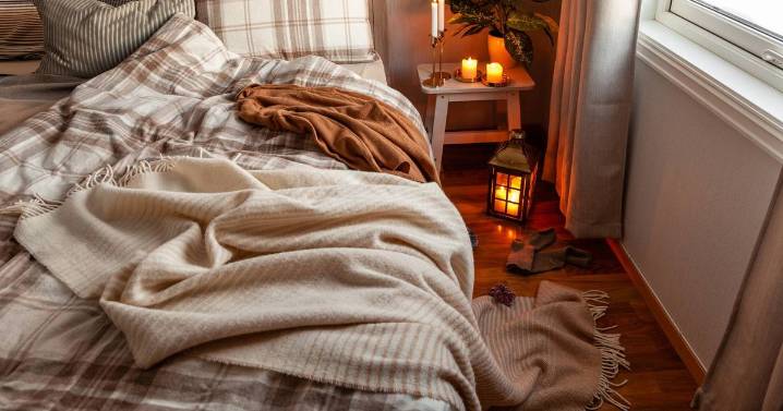 Woman shares simple fitted sheet folding trick and people say 'it's magic'