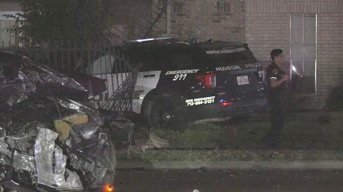 Three people, including two HPD officers, injured in crash in Southwest Houston