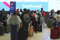 El cierre de gobierno en Estados Unidos provoca la cancelación de más de 1,000 vuelos