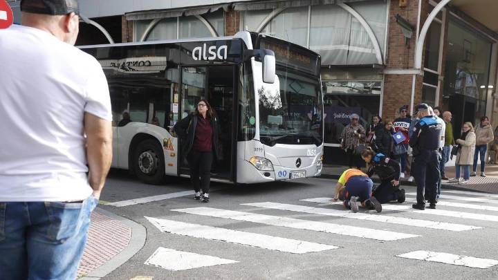 Revuelo en el centro de Avilés por la caida de una persona mayor