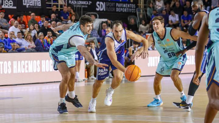 El aragonés Raúl Lobaco vuelve a lucirse en el triunfo del Alimerka Oviedo