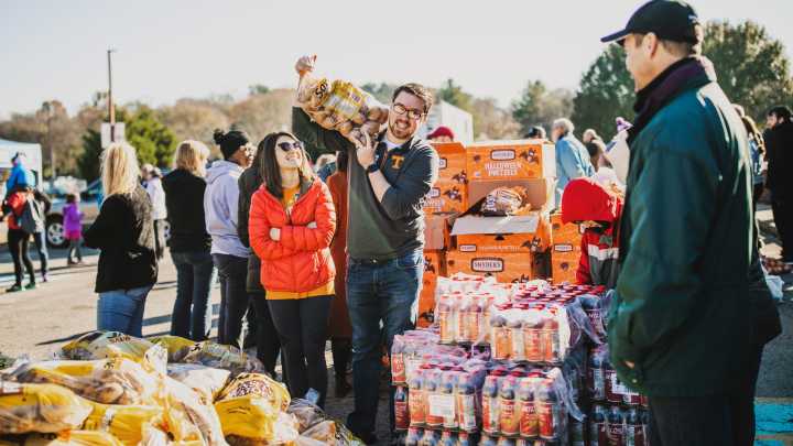 Where to get free groceries, pet food in Williamson County