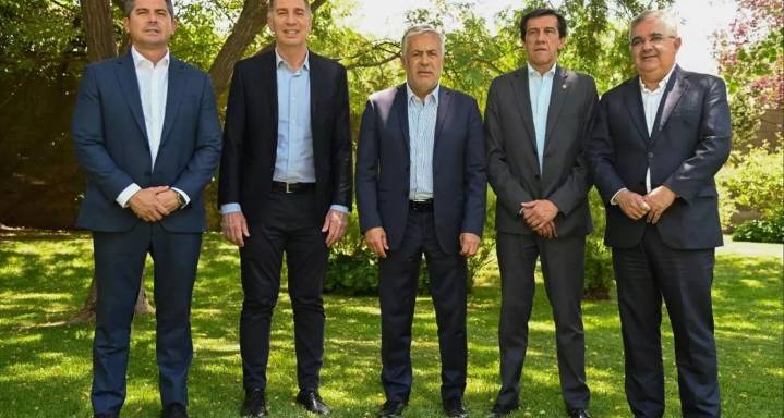 Promesas sin plata y negociaciones detrás de escena