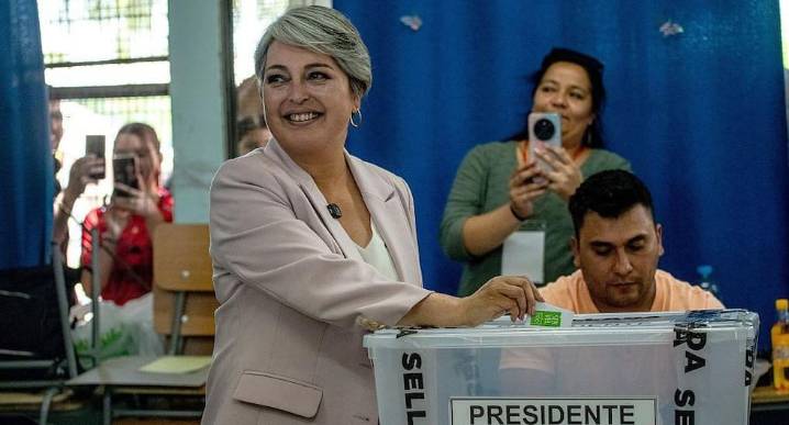 Elecciones Chile 2025: Izquierdista Jeannette Jara lidera con poco margen el conteo de votos en las presidenciales chilenas