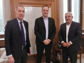 Milei se rinde ante la política y Santilli es ahora el negociador