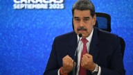 Maduro ordena crear comandos de defensa en caso de "lucha armada" ante despliegue de EEUU