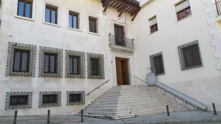 Piden 5 años de cárcel para dos sanitarias por falsificar partes y recetas de anabolizantes en Villares del Saz