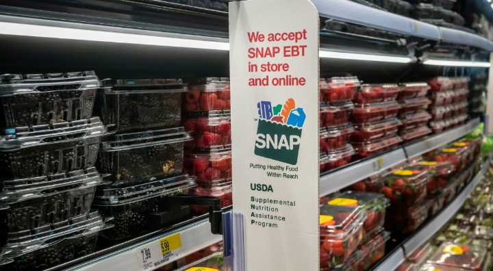 ES OFICIAL: el gobierno retira BENEFICIOS SNAP a este grupo de inmigrantes legales