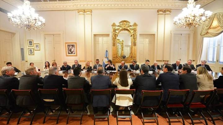 Milei recibe este martes en Casa Rosada a los diputados y senadores electos de LLA