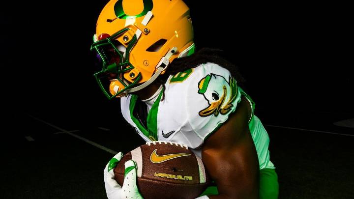 Oregon and Virginia top best Week 14 uniforms in college football
