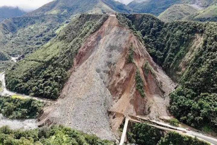 Cierre total en la Vía al Llano por nuevos deslizamientos en Chipaque, habilitarán variante en la vía antigua