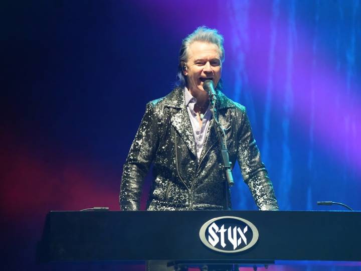 Styx, Loverboy bring 1980s rock to Alerus Center (and Gen X’s cellphones were there to document it)
