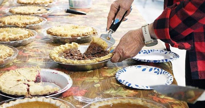 Spirit of the holidays: Community hosts Thanksgiving meals