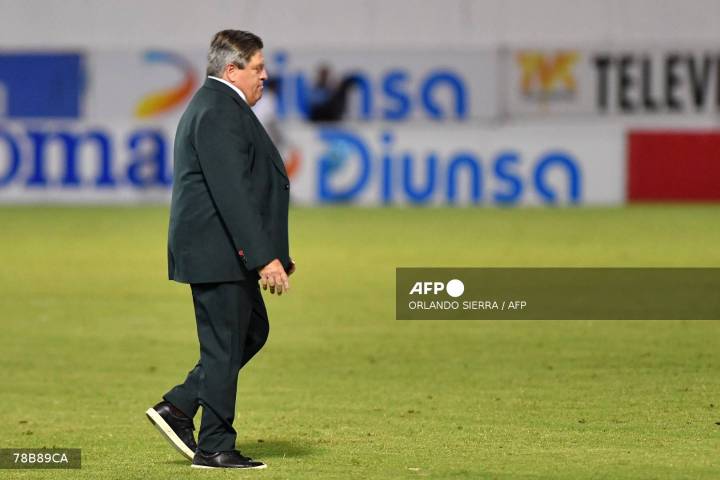 Tena, fuera del Mundial; Miguel Herrera, cerca del fracaso
