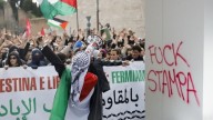 Una multitud de activistas pro Palestina irrumpió y destruyó la redacción de un reconocido diario italiano