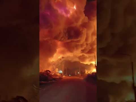 Huge Fireball Explosion in a Buenos Aires Industrial Complex Captured From Land and Air #shorts