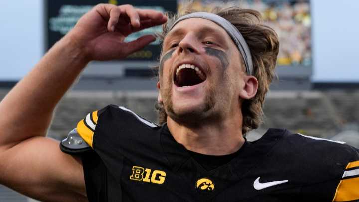 Iowa football scores go-ahead within final 2 minutes vs Oregon