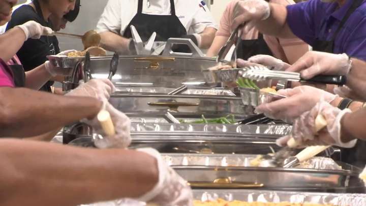 ‘A true blessing’: Ascension St. Vincent’s volunteers prepare, deliver Thanksgiving meals to more than 1,000 seniors