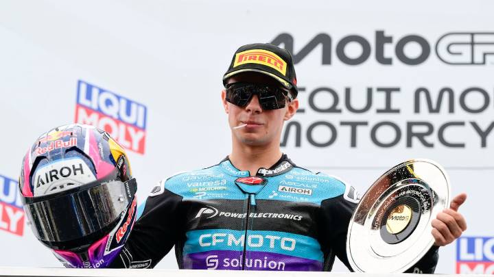 David Alonso lo logró: se subió al podio en el GP de Portugal y celebra Colombia en Moto2