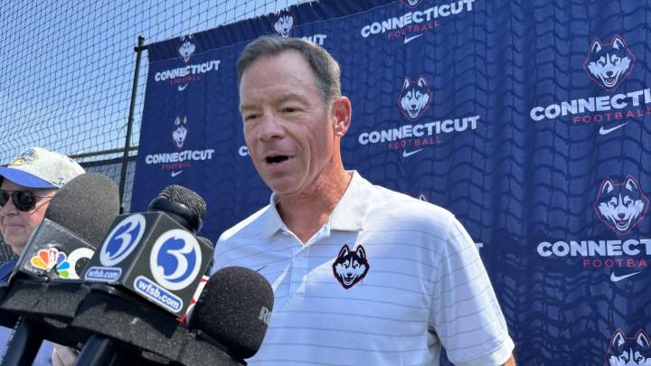 Jim Mora says goodbye to UConn fans