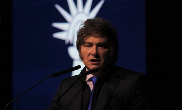 El nuevo ataque de Milei a Tapia y a la AFA: "3